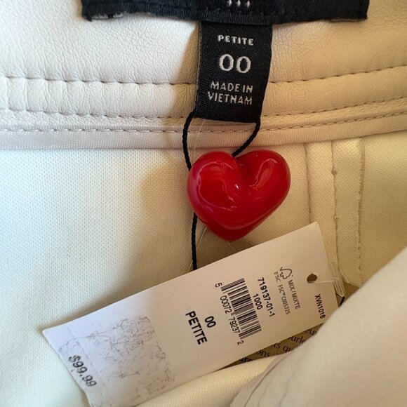 Banana Republic Skirt. NWT. Size 00. Cream. Fabric 100% Polyester. - Picture 4 of 7